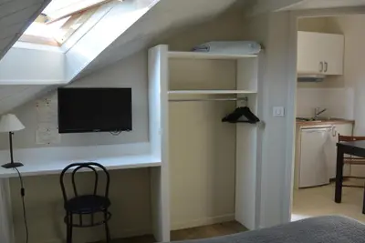 Cuisine ou kitchenette dans l'établissement Hotel Nuit Et Jour - La Maison de Lucile