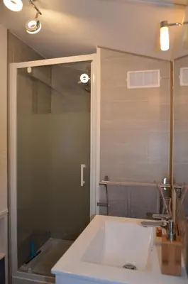 Salle de bains dans l'établissement Joli studio au calme dans un jardin privatif