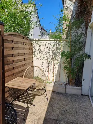Plan de l'établissement Joli studio au calme dans un jardin privatif