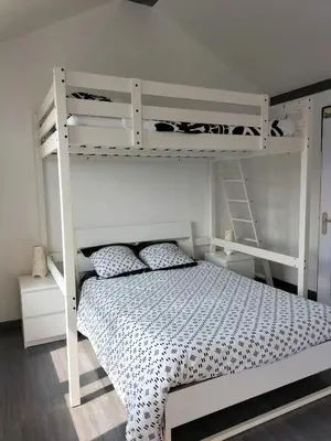 Un ou plusieurs lits dans un hébergement de l'établissement Studio charmant à Vierville-sur-Mer - 30m² avec jardin