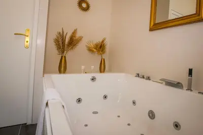 Salle de bains dans l'établissement Grand Hôtel 
