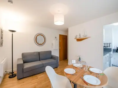 Cuisine ou kitchenette dans l'établissement Appartement à Port-en-Bessin proche mer