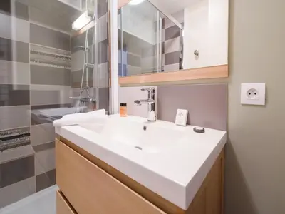 Salle de bains dans l'établissement Appartement à Port-en-Bessin proche mer