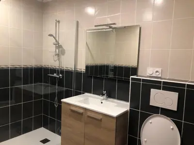 Salle de bains dans l'établissement Le Nid du Franc