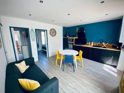 Cuisine ou kitchenette dans l'établissement Gîte « Au bord des Embruns »