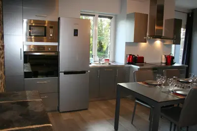 Cuisine ou kitchenette dans l'établissement A 20 kms du Mont St Michel, Charme à la campagne