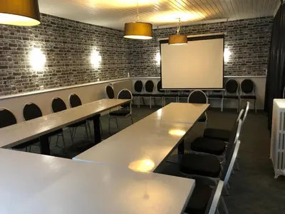 Espace de conférence ou salle de réunion dans l'établissement L' Annexe Beverl'inn appartement