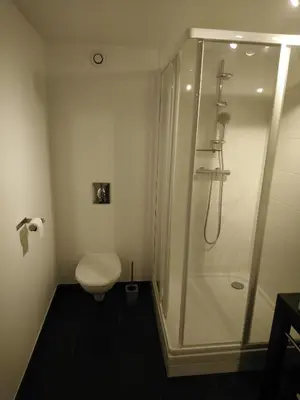 Salle de bains dans l'établissement Isles Les Ecrehous