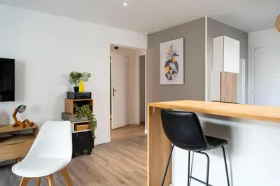 Cuisine ou kitchenette dans l'établissement Charmant appartement 4 personnes en centre-ville