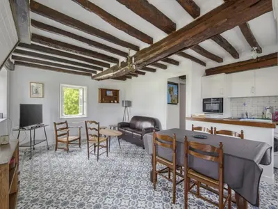 Télévision ou salle de divertissement dans l'établissement Cozy Normandy Escape