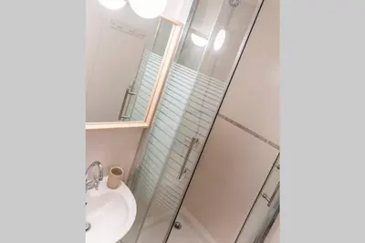 Salle de bains dans l'établissement Appartement au calme + parking