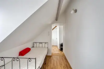 Un ou plusieurs lits dans un hébergement de l'établissement Maison charmante à Saint-Marcouf avec jardin.