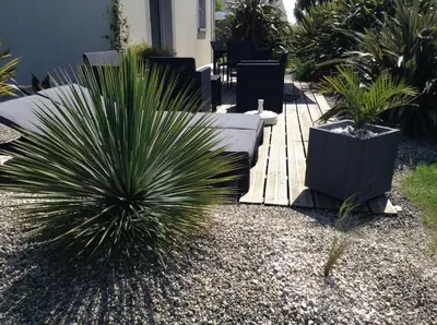 Jardin de l'établissement chambres chez Brigitte et Patrick près du Mont st Michel