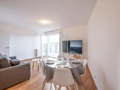Télévision ou salle de divertissement dans l'établissement Apartment Les Cavaliers by Interhome