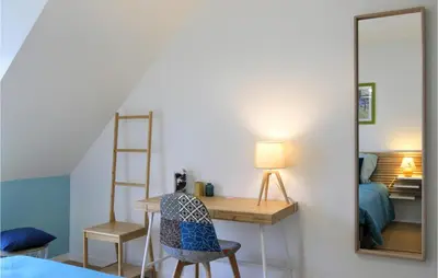 Un ou plusieurs lits dans un hébergement de l'établissement 2 Bedroom Cozy Home In Jullouville