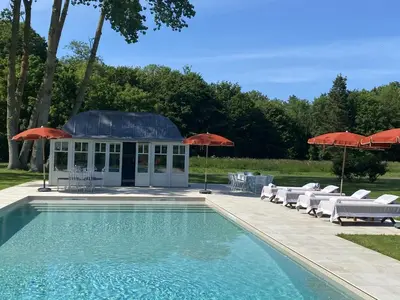 Piscine de l'établissement Château de La Ferrière ou située à proximité