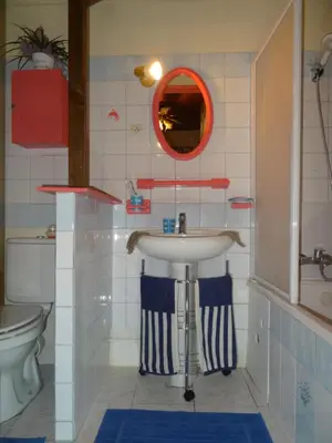 Salle de bains dans l'établissement Gîte 