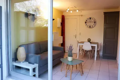 Coin salon dans l'établissement Appartement Cabourg près de la plage