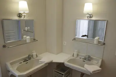 Salle de bains dans l'établissement Chambres d'hôtes du Bas Manoir