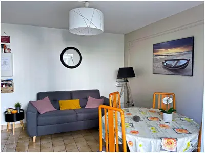 Coin salon dans l'établissement Cabourg, Appartement plain pied avec terrasse accès direct à la plage