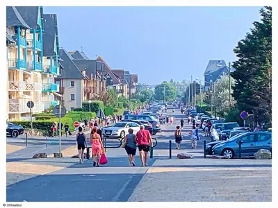 Clients de l'établissement Cabourg, Appartement plain pied avec terrasse accès direct à la plage