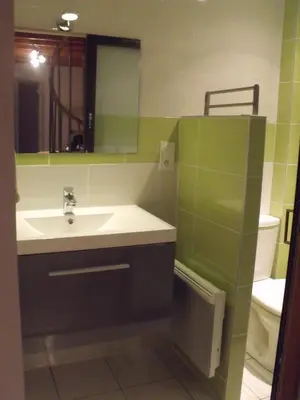 Salle de bains dans l'établissement gites 2 beauvoir