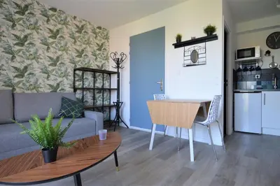 Cuisine ou kitchenette dans l'établissement Appartement, duplex à 500m de la mer avec balcon