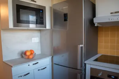 Cuisine ou kitchenette dans l'établissement Joli appartement F3 - 50m de la mer