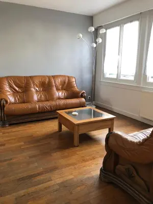 Coin salon dans l'établissement Gîte Manava - grande maison avec jardin en centre ville