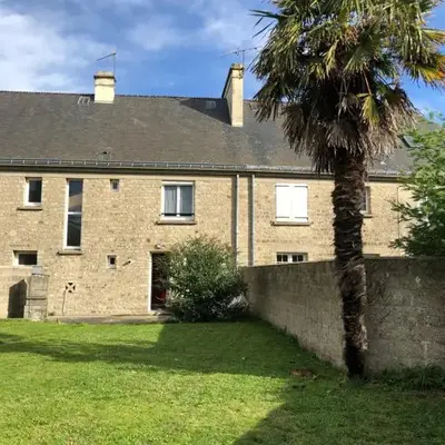 Gîte Manava - grande maison avec jardin en centre ville