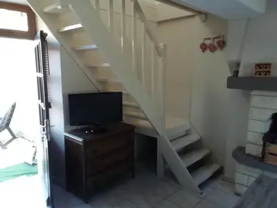 Télévision ou salle de divertissement dans l'établissement LE GITE DE LA MAISON ROUGE