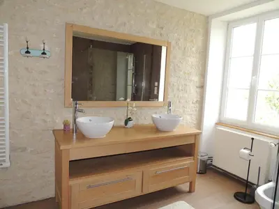 Salle de bains dans l'établissement La Ferme du Bourg