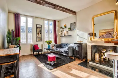 Coin salon dans l'établissement La Casa Bella — Parking privé & vue sur l'abbaye