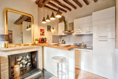 Cuisine ou kitchenette dans l'établissement La Casa Bella — Parking privé & vue sur l'abbaye
