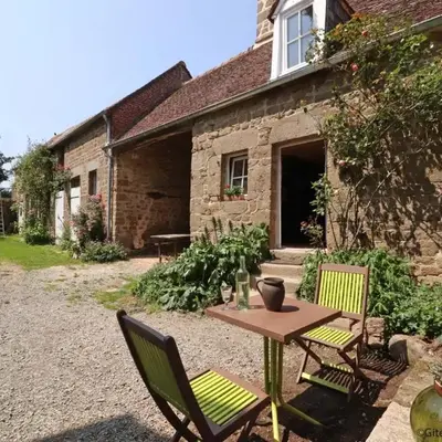 Maison historique du 15ème siècle avec jardin à La Carneille - FR-1-497-135