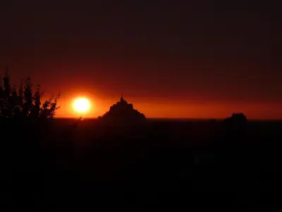 Lever ou coucher de soleil vu de la maison d'hôtes ou à proximité