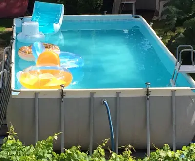 Piscine de l'établissement Le Château du Bonheur, Piscine, Sauna et Jacuzzi ou située à proximité