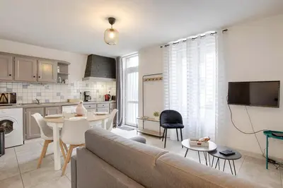 Cuisine ou kitchenette dans l'établissement Le Grand Appart' proche commerces