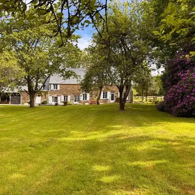 Gîte du Rochelu 4 Étoiles 5000 m2 of Garden