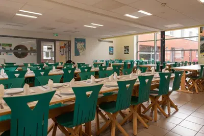 Restaurant ou autre lieu de restauration dans l'établissement Auberge de Jeunesse HI Cherbourg