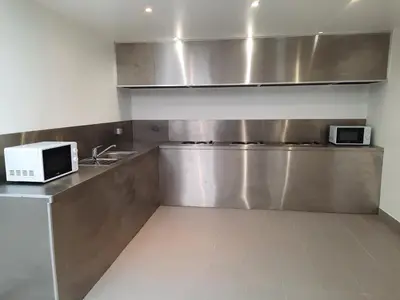 Cuisine ou kitchenette dans l'établissement Kyriad Direct Caen Nord Memorial