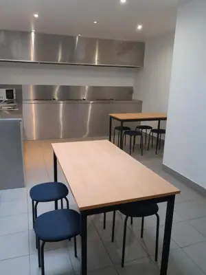 Cuisine ou kitchenette dans l'établissement Kyriad Direct Caen Nord Memorial