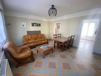Coin salon dans l'établissement gîte iaorana - maison en centre ville
