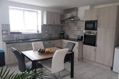Cuisine ou kitchenette dans l'établissement Au Dom-icile