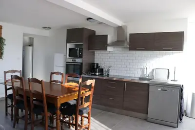 Cuisine ou kitchenette dans l'établissement LE MASCARET 47 b Gîte touristique 3 étoiles