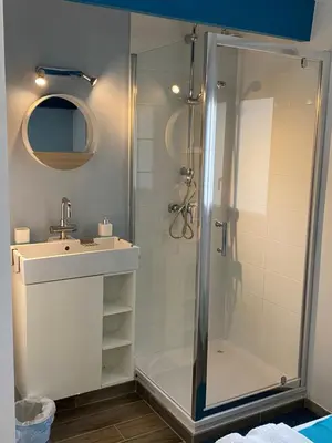 Salle de bains dans l'établissement Maisonnette de la mer