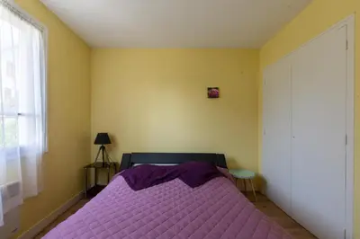 Un ou plusieurs lits dans un hébergement de l'établissement La Petite Isle - Maison et jardin - plage à 200 m