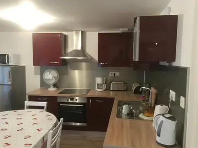 Cuisine ou kitchenette dans l'établissement 2 Gîtes 3 possibilités à 10 mn du Mont Saint Michel