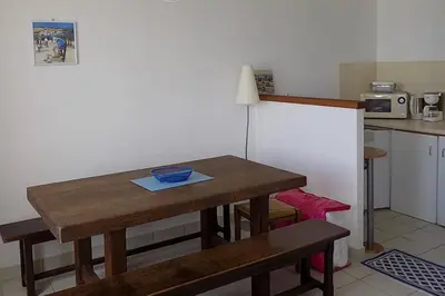 Cuisine ou kitchenette dans l'établissement Studio Option face à la mer