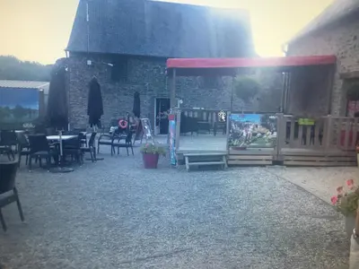 Restaurant ou autre lieu de restauration dans l'établissement Mobil Home 10 M et Mme COLAS